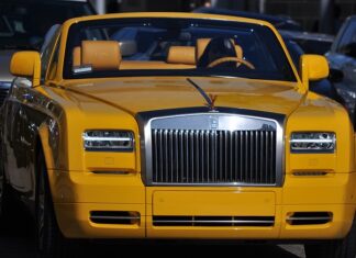 Ile kosztuje najdroższy Rolls Royce? Ile kosztuje najdroższy Rolls Royce?
